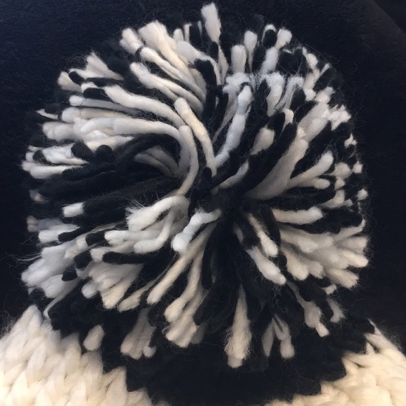 NWT BCBGeneration Warm Knit Winter Hat - Picture 5 of 8